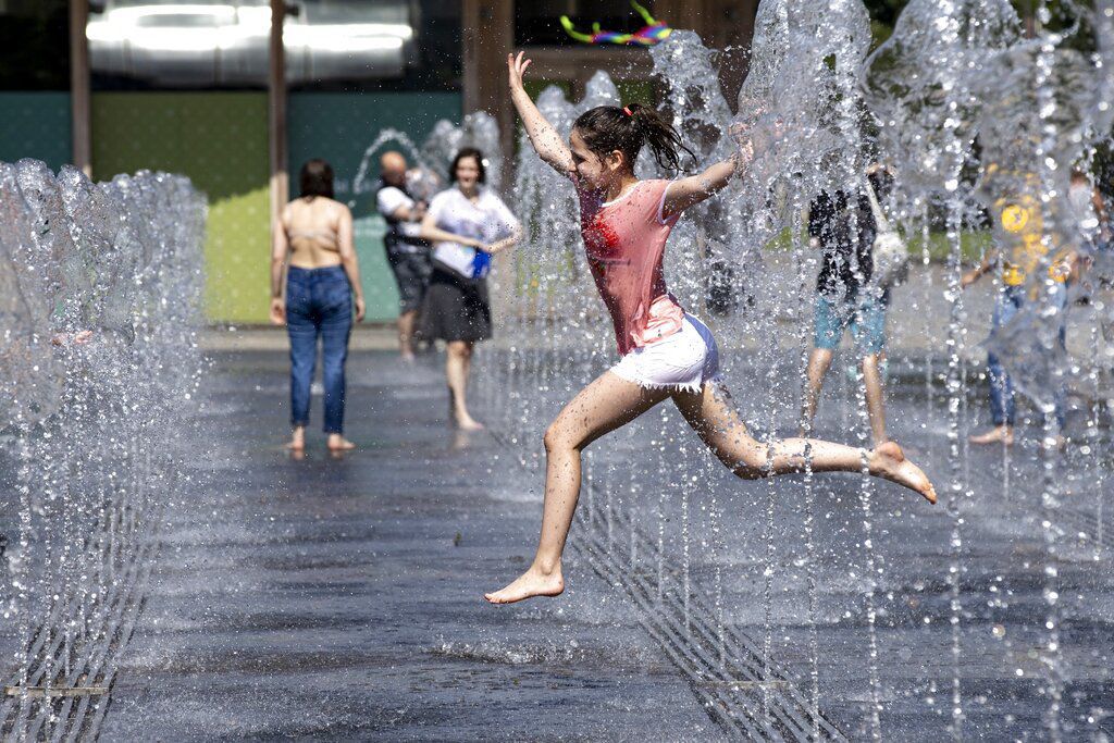 APTOPIX Virus Outbreak Russia Hot Weather